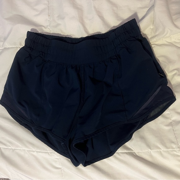 Lululemon hotty hot shorts - Picture 1 of 3